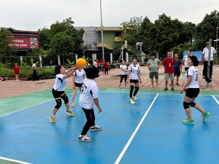 Sôi nổi Giải bóng chuyền hơi trung, cao tuổi phường Tây Mỗ năm 2026- Ảnh 6.