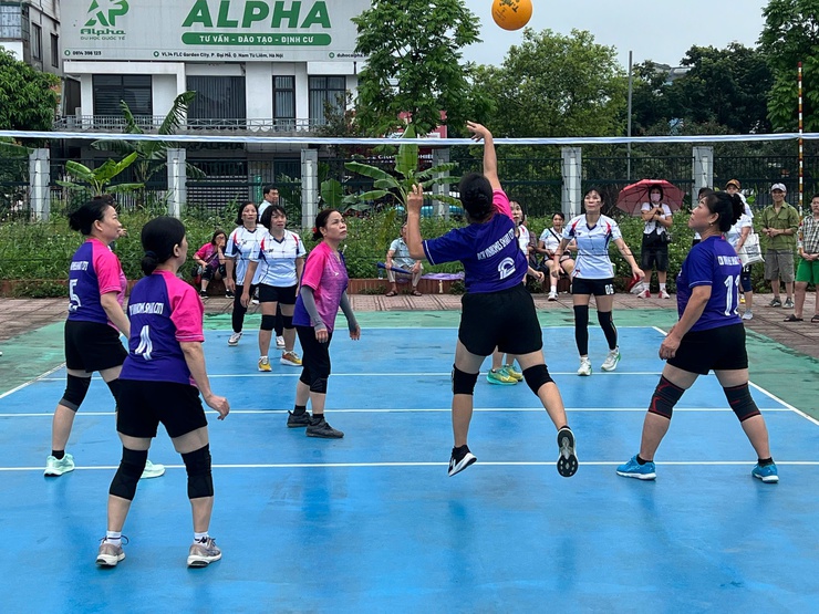 Sôi nổi Giải bóng chuyền hơi trung, cao tuổi phường Tây Mỗ năm 2026- Ảnh 3.