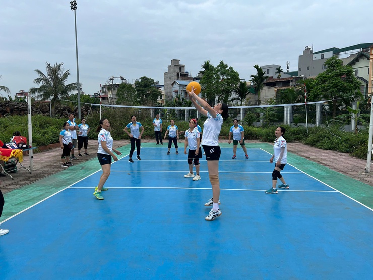 Sôi nổi Giải bóng chuyền hơi trung, cao tuổi phường Tây Mỗ năm 2026- Ảnh 1.