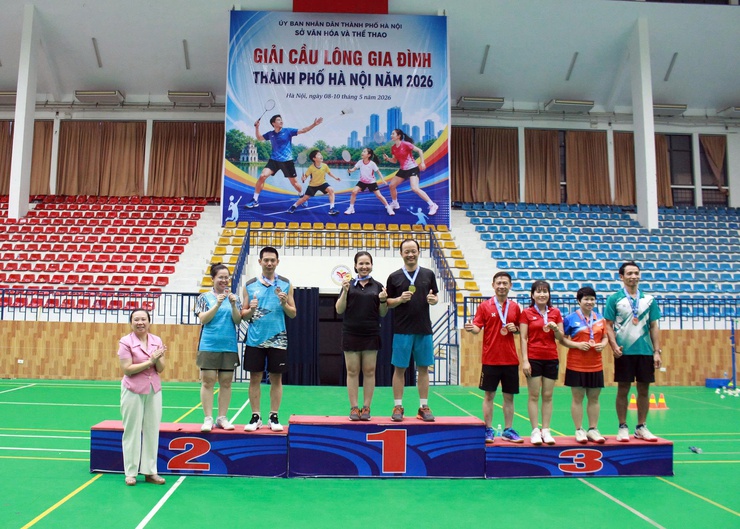 Đội tuyển xã Hòa Phú xuất sắc giành 03 huy chương đồng tại giải cầu lông Gia đình Thành phố Hà Nội năm 2026- Ảnh 1.