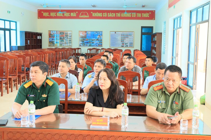 Đoàn công tác xã Thư Lâm thăm, động viên chiến sĩ mới tại Trung đoàn 58 Sư đoàn 308, Quân đoàn 12 (xã Lương Sơn, tỉnh Phú Thọ)- Ảnh 3.