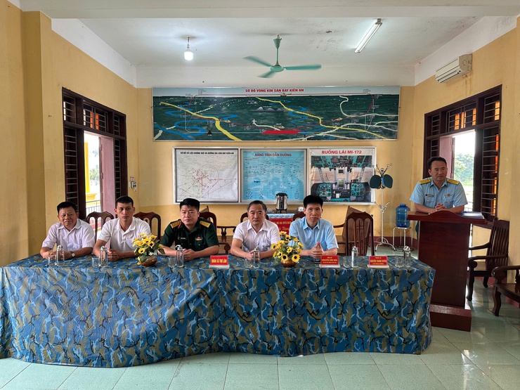 Đoàn công tác xã Thư Lâm thăm chiến sĩ mới tại Sư đoàn 371 – Quân chủng Phòng không – Không quân (phường Phù Liễn, thành phố Hải Phòng)- Ảnh 1.