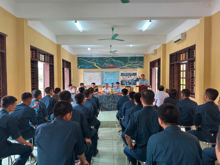 Đoàn công tác xã Thư Lâm thăm chiến sĩ mới tại Sư đoàn 371 – Quân chủng Phòng không – Không quân (phường Phù Liễn, thành phố Hải Phòng)- Ảnh 2.