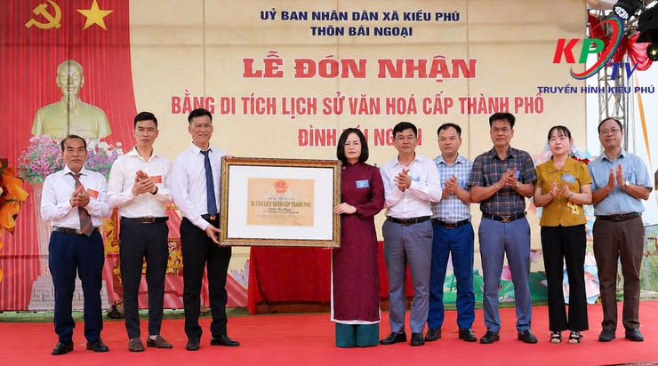 Thôn Bái Ngoại long trọng tổ chức Lễ đón nhận Bằng xếp hạng Di tích lịch sử - văn hóa cấp Thành phố đối với đình Bái Ngoại- Ảnh 5.