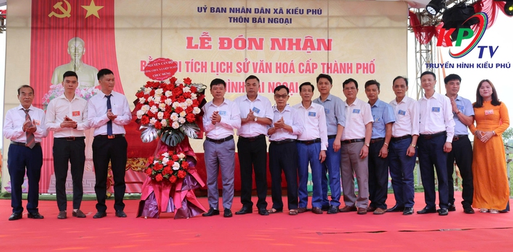 Thôn Bái Ngoại long trọng tổ chức Lễ đón nhận Bằng xếp hạng Di tích lịch sử - văn hóa cấp Thành phố đối với đình Bái Ngoại- Ảnh 2.