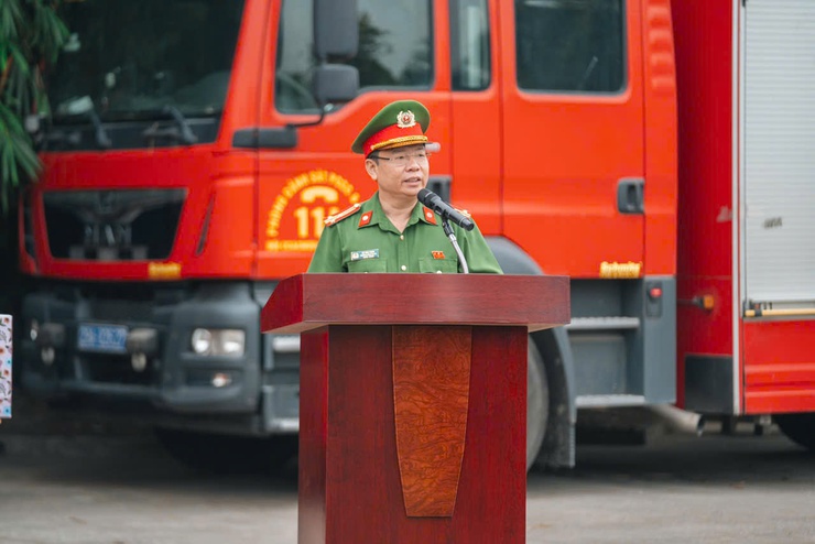 Đoàn công tác xã Thư Lâm thăm, động viên các chiến sĩ thực hiện nghĩa vụ tham gia Công an nhân dân tại Trung tâm Huấn luyện và Bồi dưỡng nghiệp vụ (phường Kiến Hưng, thành phố Hà Nội)- Ảnh 6.