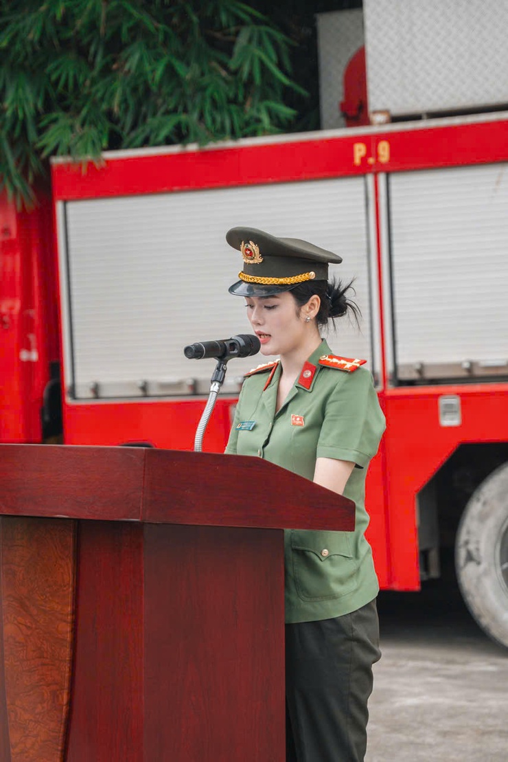 Đoàn công tác xã Thư Lâm thăm, động viên các chiến sĩ thực hiện nghĩa vụ tham gia Công an nhân dân tại Trung tâm Huấn luyện và Bồi dưỡng nghiệp vụ (phường Kiến Hưng, thành phố Hà Nội)- Ảnh 1.