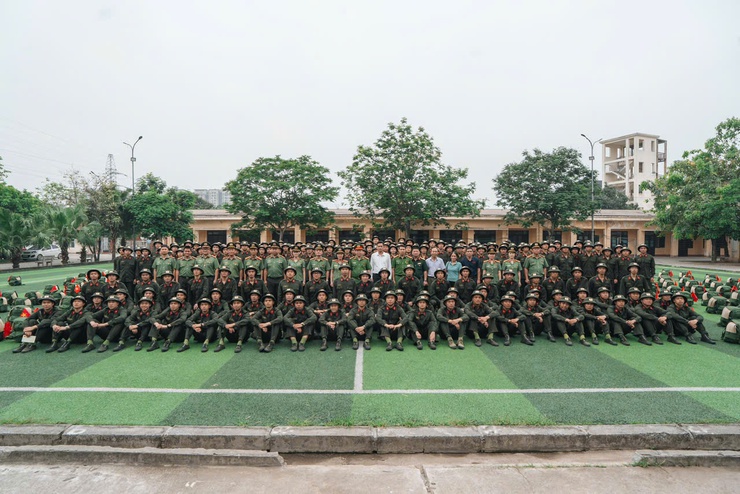 Đoàn công tác xã Thư Lâm thăm, động viên các chiến sĩ thực hiện nghĩa vụ tham gia Công an nhân dân tại Trung tâm Huấn luyện và Bồi dưỡng nghiệp vụ (phường Kiến Hưng, thành phố Hà Nội)- Ảnh 13.