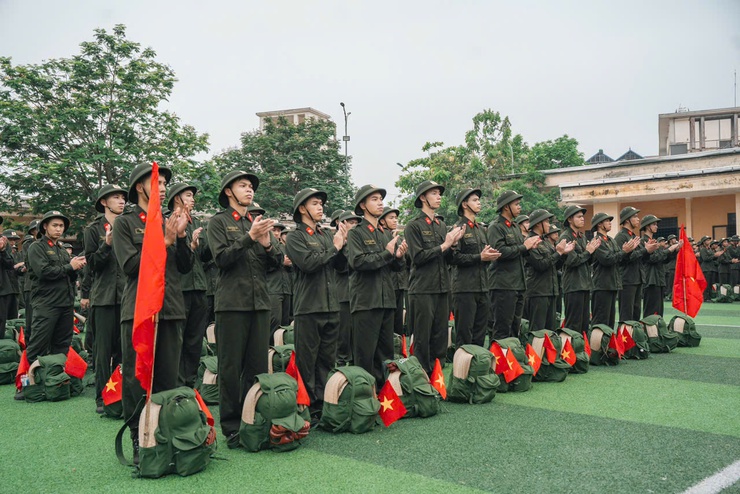 Đoàn công tác xã Thư Lâm thăm, động viên các chiến sĩ thực hiện nghĩa vụ tham gia Công an nhân dân tại Trung tâm Huấn luyện và Bồi dưỡng nghiệp vụ (phường Kiến Hưng, thành phố Hà Nội)- Ảnh 4.