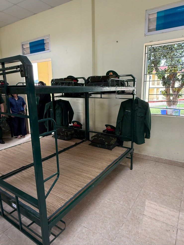 Lãnh đạo phường Xuân Đỉnh thăm hỏi, động viên tân binh nhập ngũ năm 2026- Ảnh 5.