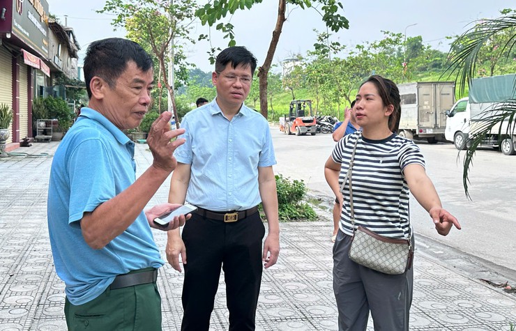 Xã Bát Tràng ra quân giải tỏa vi phạm trật tự đô thị, vệ sinh môi trường tại Cụm sản xuất làng nghề tập trung và các tuyến đường- Ảnh 5.
