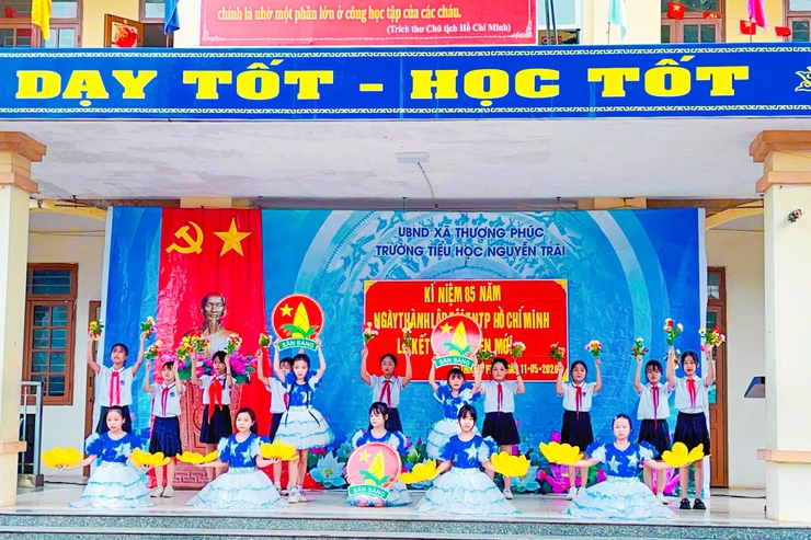 Trường Tiểu học Nguyễn Trãi tổ chức kỷ niệm 85 năm Ngày thành lập Đội TNTP Hồ Chí Minh và kết nạp đội viên mới- Ảnh 2.