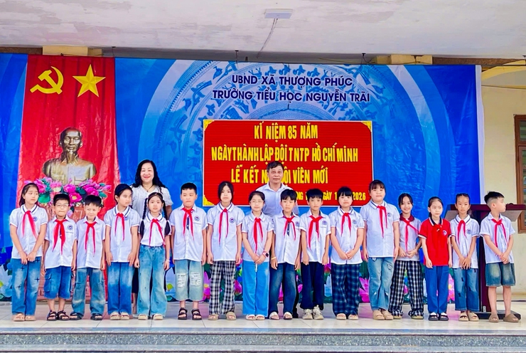 Trường Tiểu học Nguyễn Trãi tổ chức kỷ niệm 85 năm Ngày thành lập Đội TNTP Hồ Chí Minh và kết nạp đội viên mới- Ảnh 1.