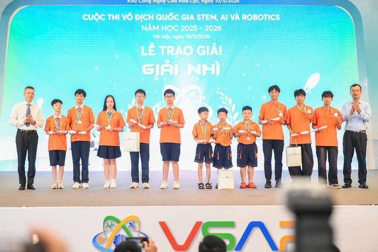Học sinh phường Thanh Xuân giành Huy chương Bạc tại Chung kết Quốc gia STEM, AI và Robotics 2025–2026
- Ảnh 1.