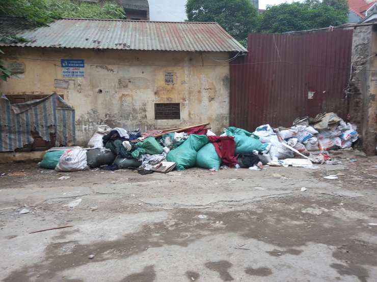 QUYẾT LIỆT XỬ LÝ VI PHẠM TRẬT TỰ ĐÔ THỊ VÀ VỆ SINH MÔI TRƯỜNG DỌC TUYẾN KIM GIANG- Ảnh 3.