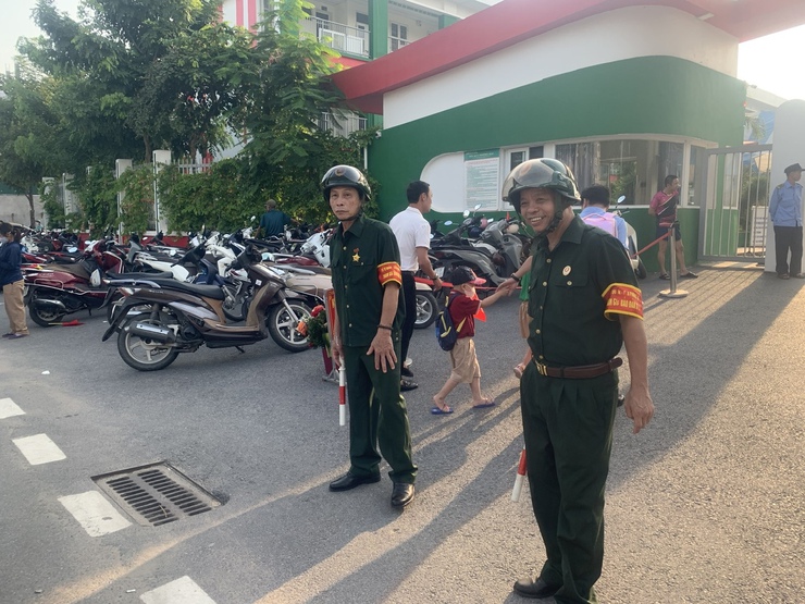 Bước chân thầm lặng giữ bình yên ngõ xóm của những Cựu chiến binh.- Ảnh 2.