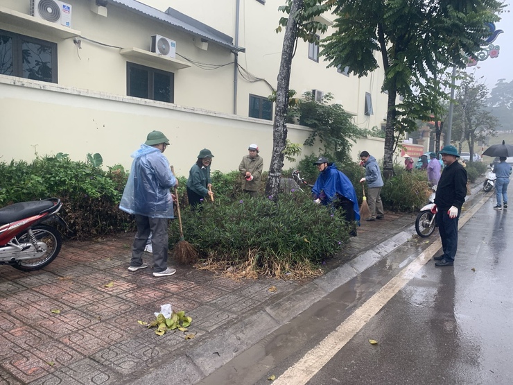 Bước chân thầm lặng giữ bình yên ngõ xóm của những Cựu chiến binh.- Ảnh 4.