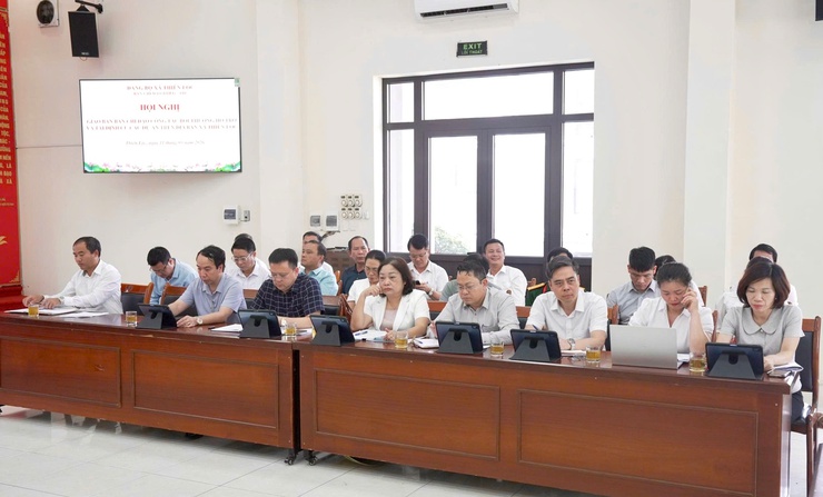 HỘI NGHỊ GIAO BAN BAN CHỈ ĐẠO CÔNG TÁC BỒI THƯỜNG HỖ TRỢ VÀ TÁI ĐỊNH CƯ CÁC DỰ ÁN TRÊN ĐỊA BÀN THIÊN LỘC- Ảnh 6.