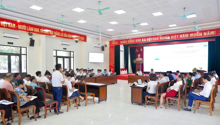 HỘI NGHỊ GIAO BAN BAN CHỈ ĐẠO CÔNG TÁC BỒI THƯỜNG HỖ TRỢ VÀ TÁI ĐỊNH CƯ CÁC DỰ ÁN TRÊN ĐỊA BÀN THIÊN LỘC- Ảnh 8.