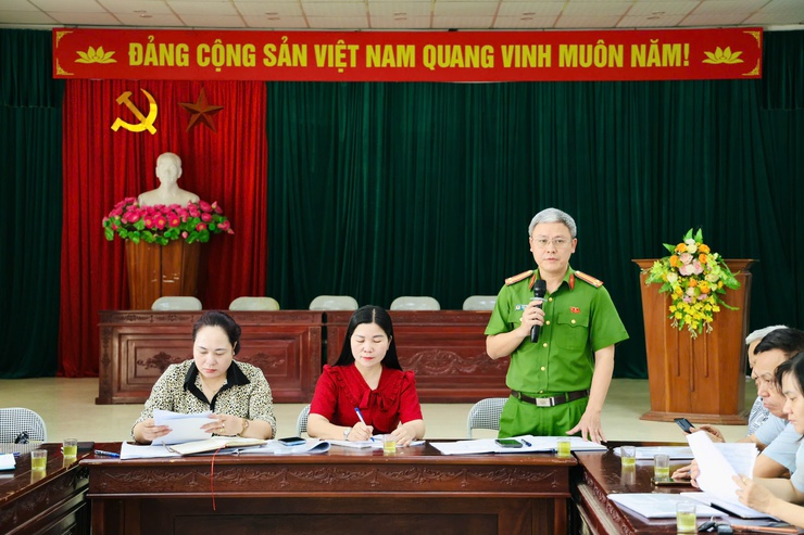 Tổ tuyên truyền, vận động Nhân dân trong công tác giải phóng mặt bằng thực hiện Dự án cải tạo, nâng cấp Quốc lộ 6 đoạn Ba La - Xuân Mai (địa bàn xã Trường Yên cũ) tổ chức hội nghị triển khai nhiệm vụ- Ảnh 9.