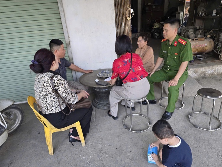 Tổ tuyên truyền, vận động Nhân dân trong công tác giải phóng mặt bằng thực hiện Dự án cải tạo, nâng cấp Quốc lộ 6 đoạn Ba La - Xuân Mai (địa bàn xã Trường Yên cũ) tổ chức hội nghị triển khai nhiệm vụ- Ảnh 12.