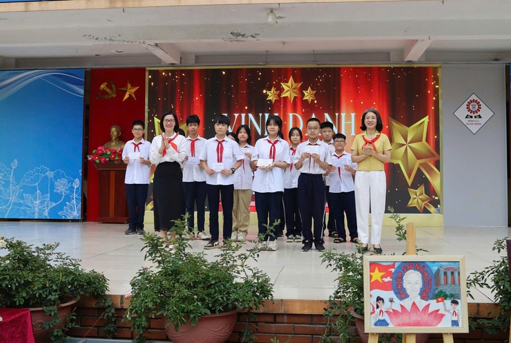 Xuân Đỉnh: Sôi nổi, ý nghĩa chương trình kỷ niệm 136 năm Ngày sinh Chủ tịch Hồ Chí Minh và 85 năm thành lập Đội TNTP Hồ Chí Minh- Ảnh 5.