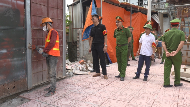 Hòa Xá cưỡng chế thu hồi đất, bảo vệ thi công dự án nâng cấp Quốc lộ 21B và xử lý vi phạm hành lang đê điều- Ảnh 5.