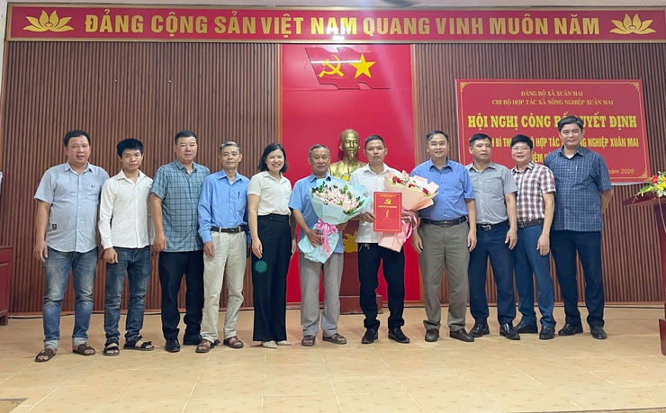 Đảng ủy xã Xuân Mai công bố Quyết định chỉ định Bí thư Chi bộ HTX Nông nghiệp Xuân Mai nhiệm kỳ 2025-2030- Ảnh 2.