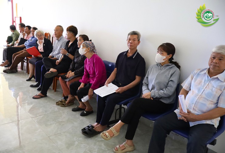 Đồng chí Chủ tịch UBND xã Phú Cát tiếp công dân định kỳ, lắng nghe và giải quyết nhiều kiến nghị của người dân- Ảnh 1.