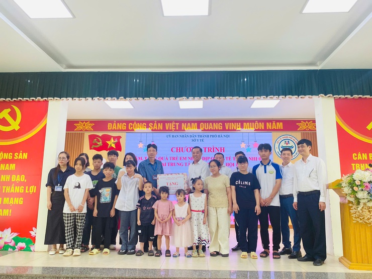 Hà Nội đẩy mạnh chăm sóc sức khỏe cho trẻ em, người khuyết tật tại các cơ sở bảo trợ xã hội- Ảnh 5.