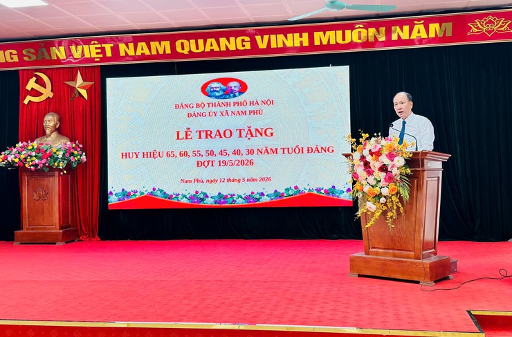 Nam Phù trang trọng trao Huy hiệu Đảng đợt 19/5: Khắc ghi cống hiến, lan toả niềm tin cách mạng- Ảnh 11.