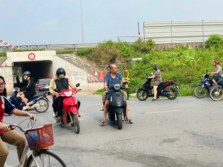 Nam Phù lập lại kỷ cương đô thị khu vực trường học: Mềm dẻo tạo đồng thuận, kiên quyết để giữ nề nếp- Ảnh 13.