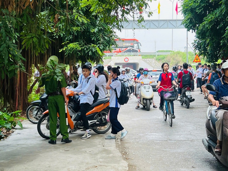 Nam Phù lập lại kỷ cương đô thị khu vực trường học: Mềm dẻo tạo đồng thuận, kiên quyết để giữ nề nếp- Ảnh 9.