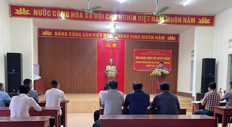Đảng ủy xã Xuân Mai công bố Quyết định chỉ định Bí thư Chi bộ HTX Nông nghiệp Xuân Mai nhiệm kỳ 2025-2030- Ảnh 3.