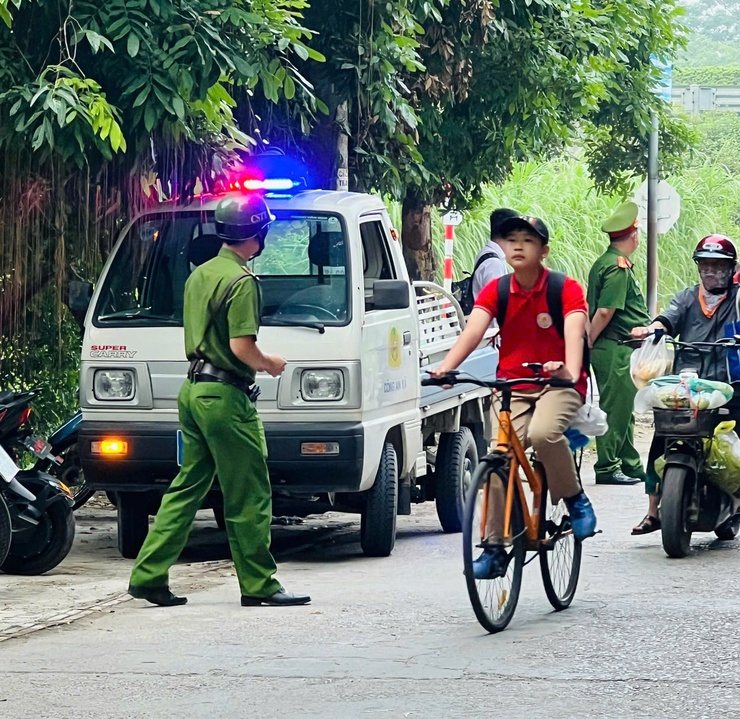 Nam Phù lập lại kỷ cương đô thị khu vực trường học: Mềm dẻo tạo đồng thuận, kiên quyết để giữ nề nếp- Ảnh 2.