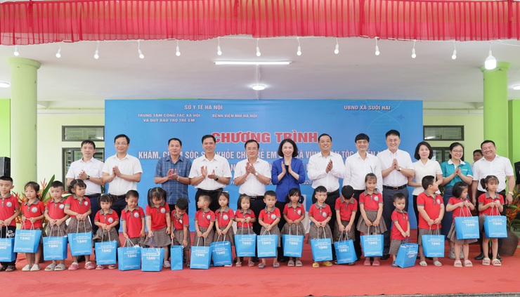 Hà Nội triển khai khám, chăm sóc sức khỏe cho trẻ em các xã vùng dân tộc, miền núi- Ảnh 3.