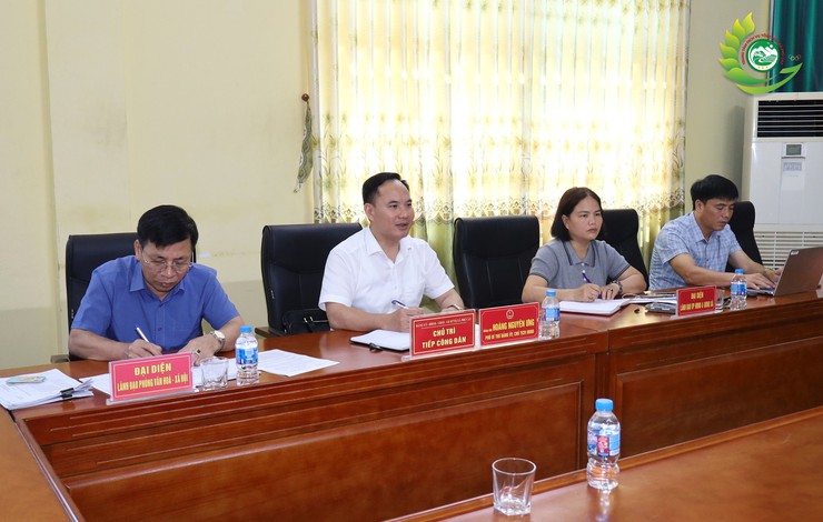 Đồng chí Chủ tịch UBND xã Phú Cát tiếp công dân định kỳ, lắng nghe và giải quyết nhiều kiến nghị của người dân- Ảnh 4.