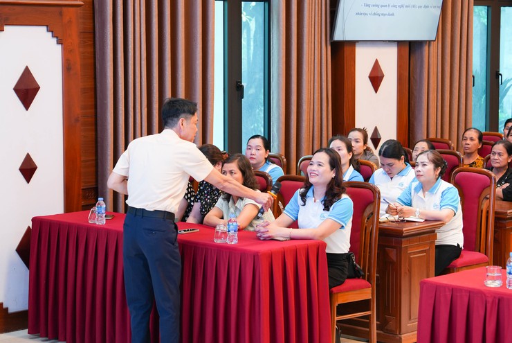 Nâng cao kỹ năng bảo vệ phụ nữ trên không gian mạng trên địa bàn xã Quốc Oai- Ảnh 5.