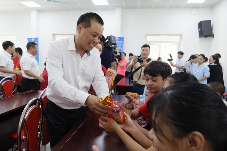 Hà Nội đẩy mạnh chăm sóc sức khỏe cho trẻ em, người khuyết tật tại các cơ sở bảo trợ xã hội- Ảnh 2.