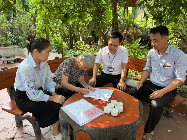 Chi nhánh số 09: Những ngày cuối tuần không nghỉ của Tổ hành chính công xung kích- Ảnh 2. Chi nhánh số 09: Những ngày cuối tuần không nghỉ của Tổ hành chính công xung kích- Ảnh 2.