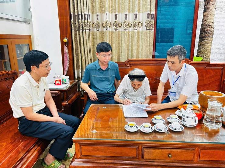Chi nhánh số 09: Những ngày cuối tuần không nghỉ của Tổ hành chính công xung kích- Ảnh 5. Chi nhánh số 09: Những ngày cuối tuần không nghỉ của Tổ hành chính công xung kích- Ảnh 5.