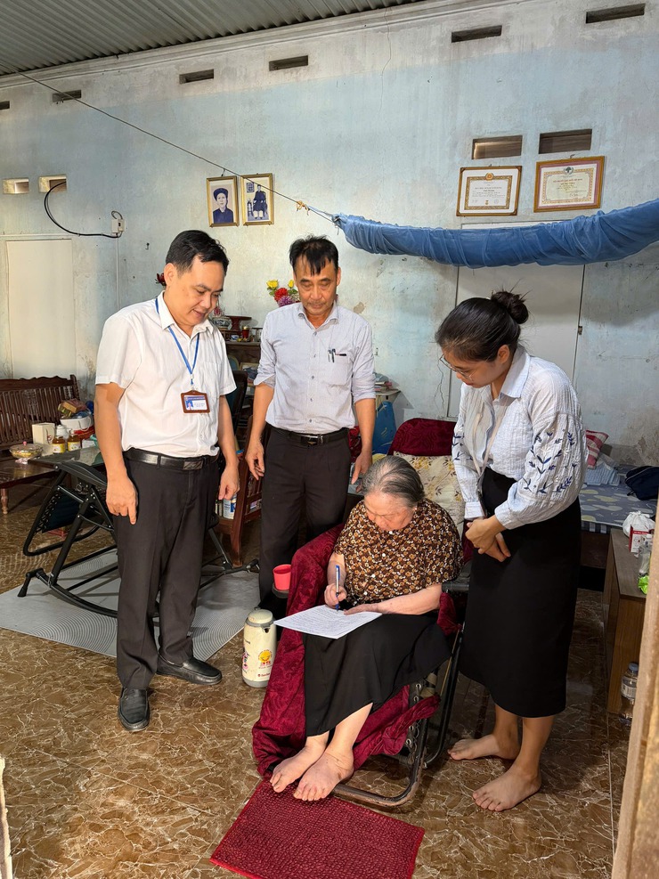Chi nhánh số 09: Những ngày cuối tuần không nghỉ của Tổ hành chính công xung kích- Ảnh 3. Chi nhánh số 09: Những ngày cuối tuần không nghỉ của Tổ hành chính công xung kích- Ảnh 3.