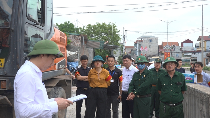Hòa Xá cưỡng chế thu hồi đất, bảo vệ thi công dự án nâng cấp Quốc lộ 21B và xử lý vi phạm hành lang đê điều- Ảnh 1.