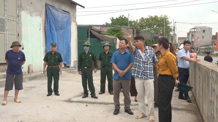 Hòa Xá cưỡng chế thu hồi đất, bảo vệ thi công dự án nâng cấp Quốc lộ 21B và xử lý vi phạm hành lang đê điều- Ảnh 2.