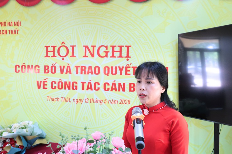 Xã Thạch Thất công bố và trao quyết định về công tác cán bộ tại Trường tiểu học Đại Đồng - Ảnh 3.