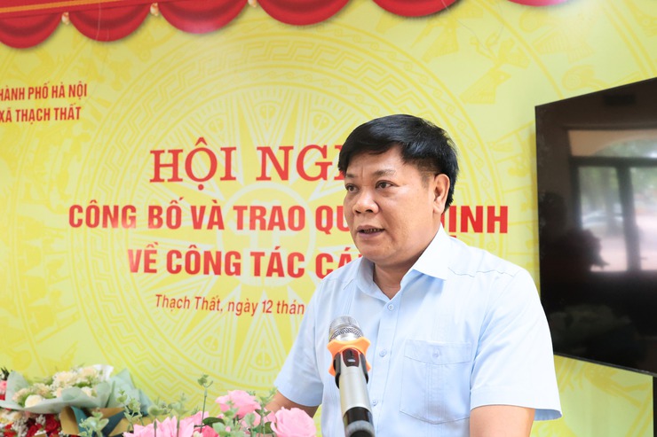 Xã Thạch Thất công bố và trao quyết định về công tác cán bộ tại Trường tiểu học Đại Đồng - Ảnh 1.