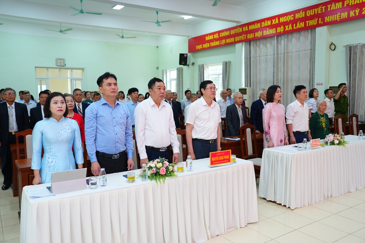 XÃ NGỌC HỒI TỔ CHỨC TRAO HUY HIỆU ĐẢNG ĐỢT 19/5 CHO 30 ĐẢNG VIÊN- Ảnh 1.