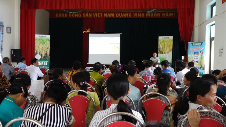 Hội nghị đầu bờ đánh giá giống lúa thuần chất lượng cao Dự Hương 8, VNR86 và VNR88- Ảnh 1.