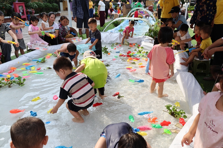Rộn ràng Lễ hội nước – Chạm sắc màu mùa hè tuổi thơ tại Trường Mầm non Khai Thái- Ảnh 9.