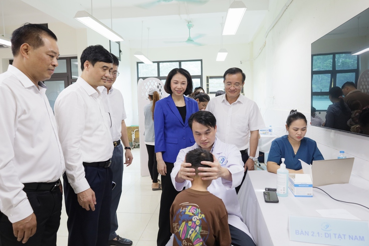 Hà Nội triển khai khám, chăm sóc sức khỏe cho trẻ em các xã vùng dân tộc, miền núi- Ảnh 5.